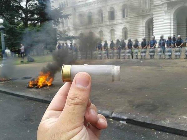 represi&oacute;n-La-Plata-balas